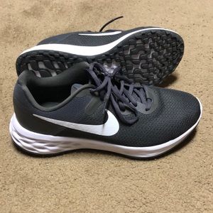Nike Revolution 6 size 10 W